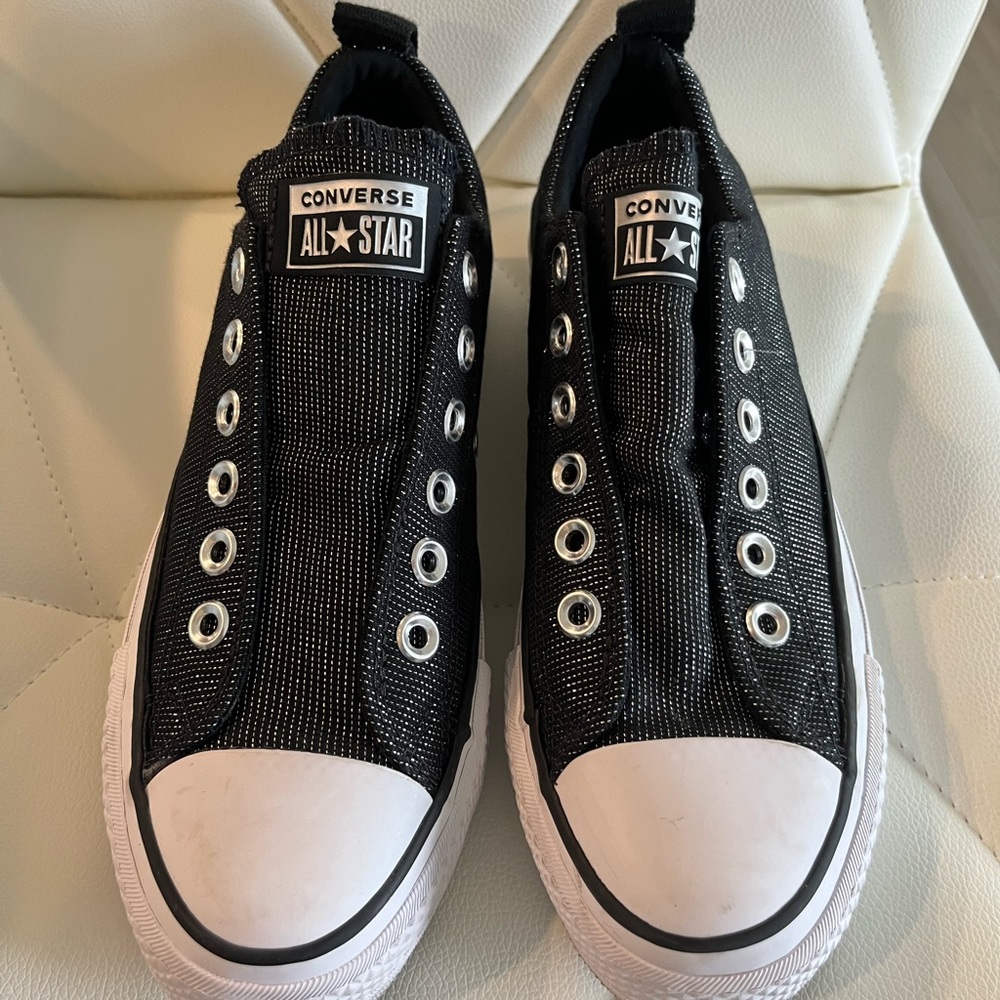 Women’s black and silver platform low top converse size 6